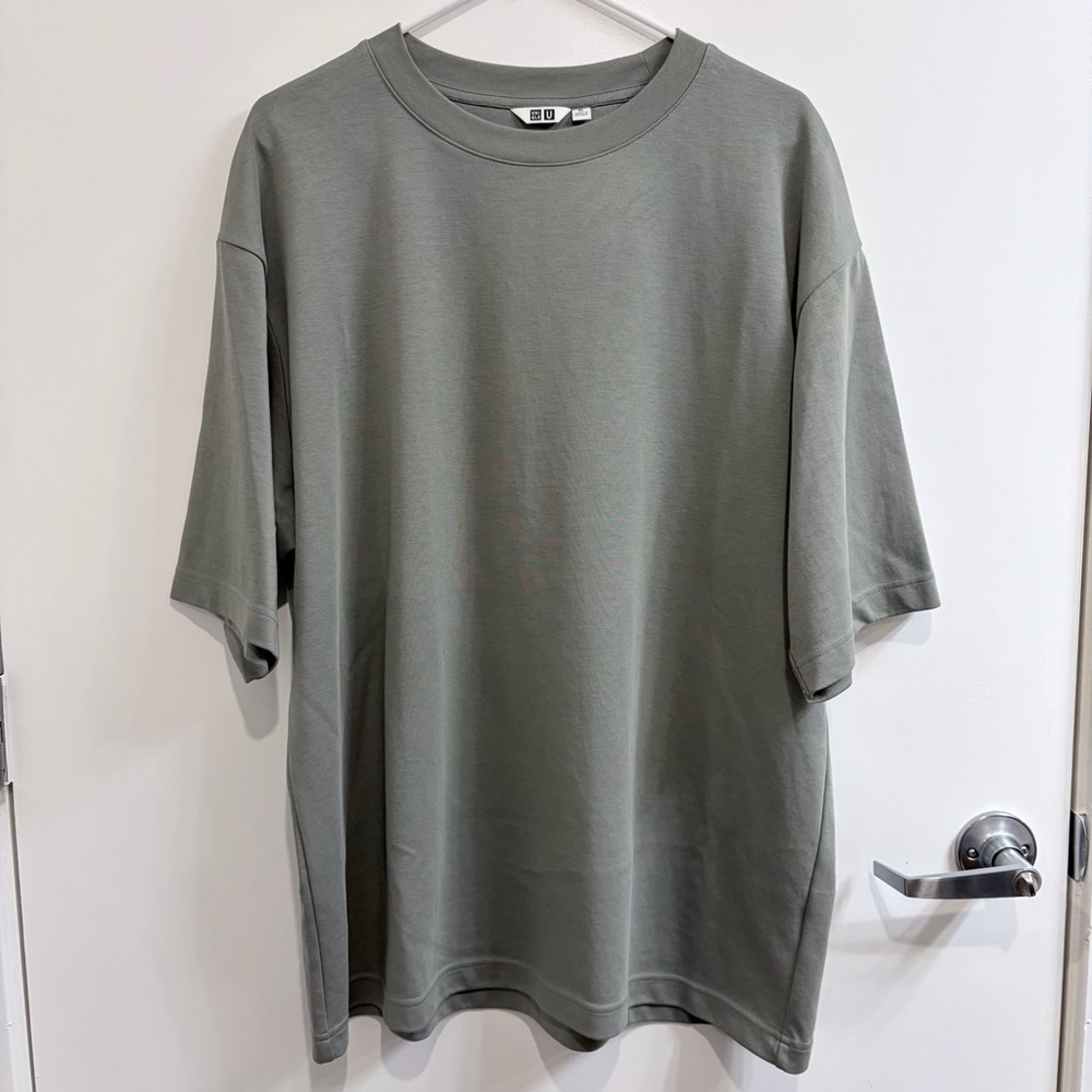 Uniqlo AIRism Cotton Oversized T-Shirt with Half-Sleeve - Picture 2 of 2